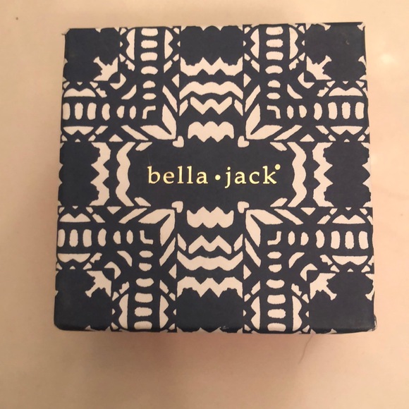 Leather wrap hammered gold tone bracelet - Picture 2 of 4